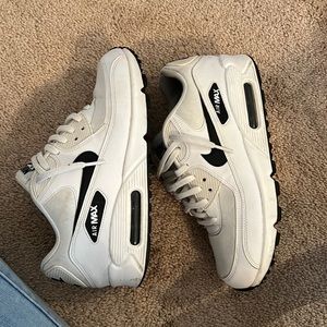 Nike Airmaxs women’s 8